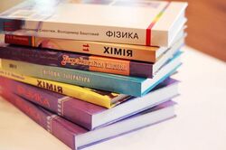 Який порядок забезпечення підручниками закладів освіти?