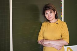 Завдяки і всупереч: чому вчителі залишаються в професії? Результати опитування медіа НУШ