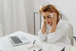 Цькують не тільки учнів: як учителю захистити себе від мобінгу і булінгу — поради юриста