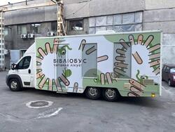 В Україні запрацювала бібліотека на колесах «Буксінь»