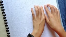 У комітеті Ради з питань освіти заявили, що жоден із запланованих підручників шрифтом Брайля не надійшов до шкіл