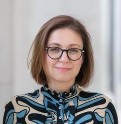Чи правильний сигнал світу посилаємо ми нескінченними лакшері-подіями?