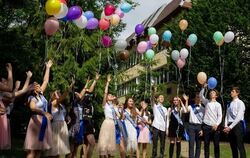 Скільки українських учнів хотіли б виїхати за кордон після школи — опитування