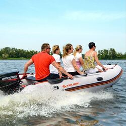 Як підготувати дитину до першої прогулянки на воді?