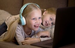 Від перших мультиків до критичного мислення: як убезпечити дітей у цифровому світі