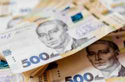 Зарплати освітян знову стали найнижчими в країні