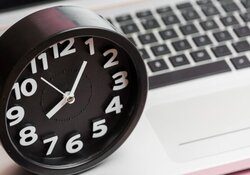 Чи має працівник відповідати роботодавцю у неробочий час?