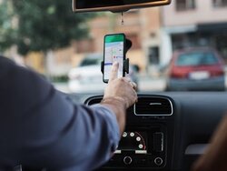 Найпоширеніші міфи про роботу служб таксі