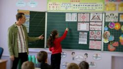 Учитель має підробіток у приватній компанії: чи може він втратити відстрочку від мобілізації
