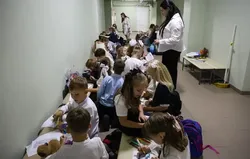 Підземна субмарина: як школи Києва рятують очне навчання під тривогами